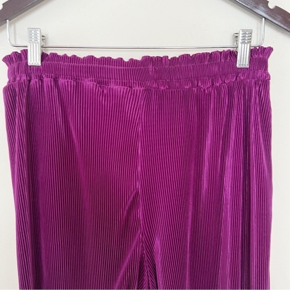 Zara Purple Ribbed Pull on Ruffle Elastic Waist Shorts Size Large Shiny Stretch - Picture 4 of 8